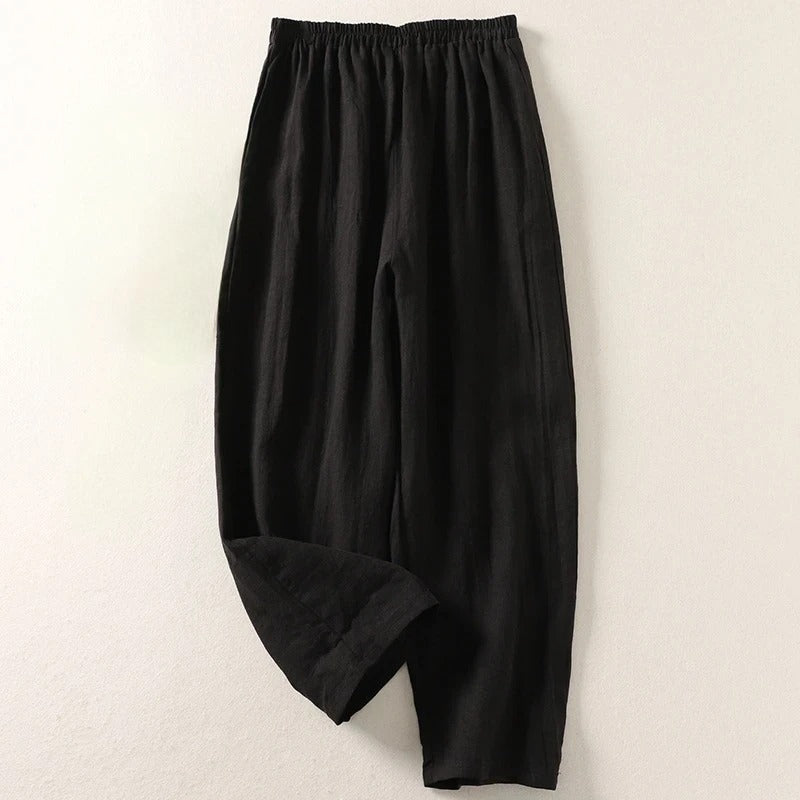 Detailed view of the functional side pocket on the Adira cotton-linen trousers.
