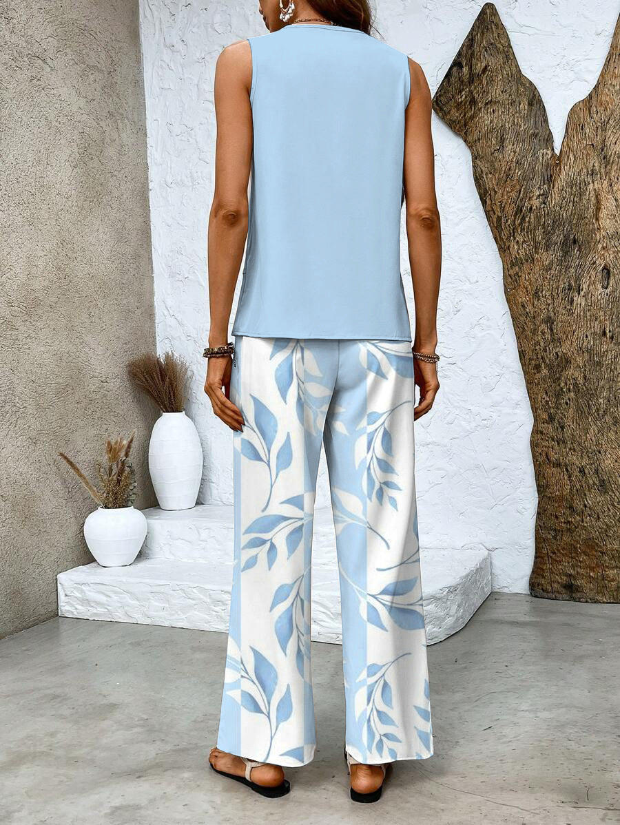 Close-up of the waistline and trouser fit, emphasising the comfort of this women's two-piece set.