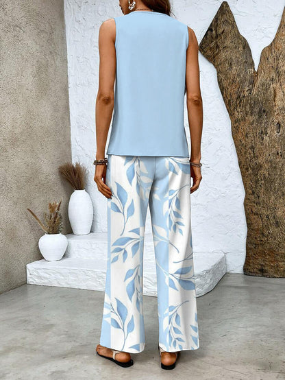Close-up of the waistline and trouser fit, emphasising the comfort of this women's two-piece set.