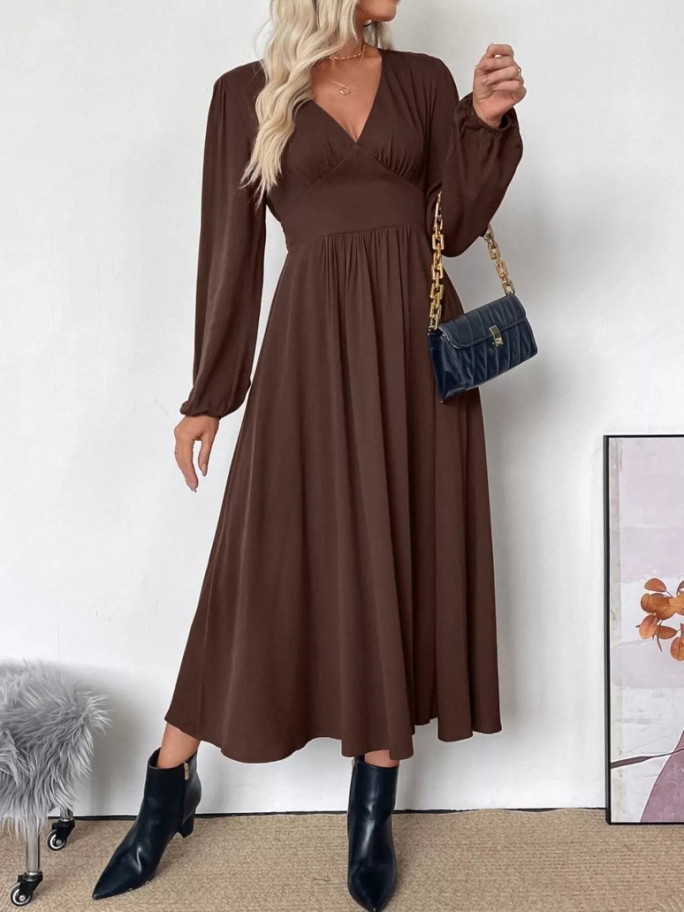 Detailed shot of the V-neckline and long sleeves of the Zara brown A-line midi dress.